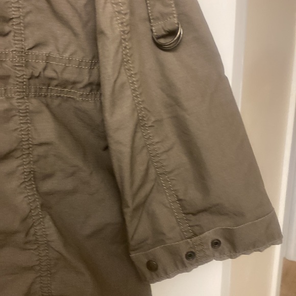 Eddie Bauer. Light weight, wind resistant jacket. Taupe. XL - Picture 4 of 4